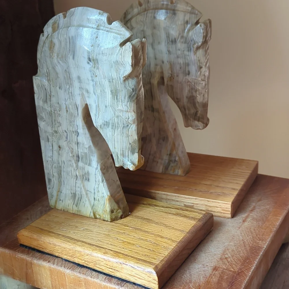 Vintage Mid-century Hard carved stone, Marble, Onyx Horse Bookends 9in - Picture 3 of 4